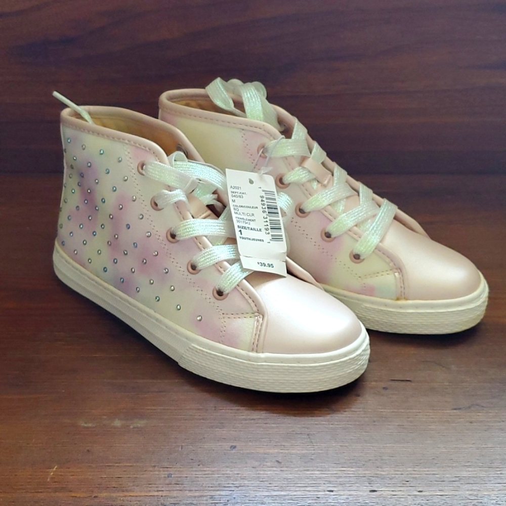 NWT Girls Hightops